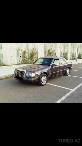Mercedes E 220 1994, 298,000 km - 2.2 l - Bakı