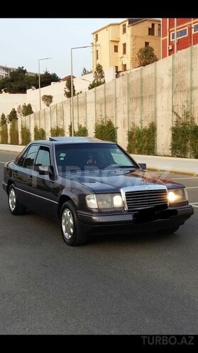 Mercedes E 220 1994, 298,000 km - 2.2 l - Bakı