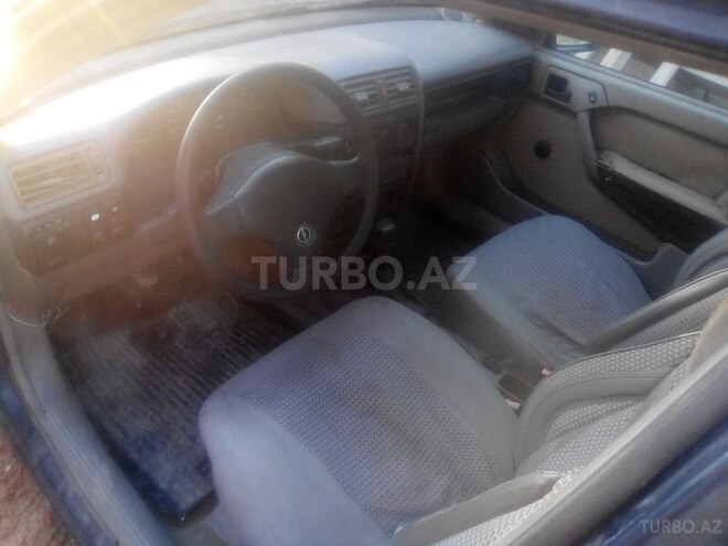 Opel Vectra 1990, 150,000 km - 1.5 л - Bakı