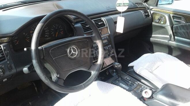 Mercedes E 320 1995, 2,820,000 km - 3.2 l - Bakı
