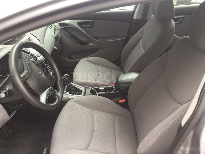 Hyundai Elantra 2014, 68,045 km - 1.8 l - Qusar