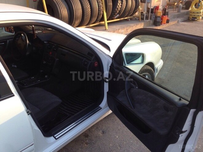 Mercedes E 240 1998, 333,859 km - 2.4 l - Bakı