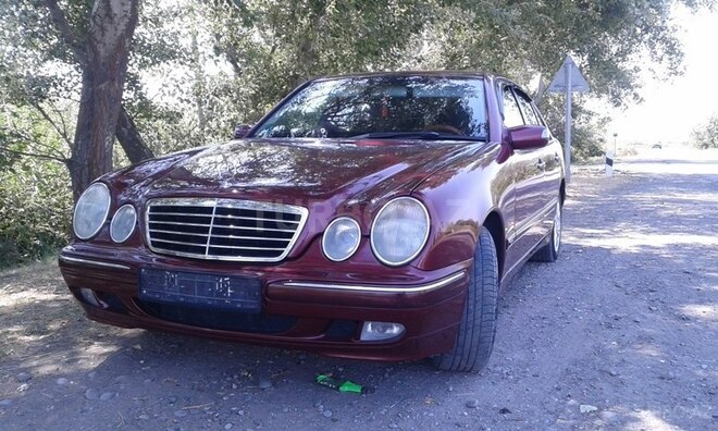 Mercedes E 200 2000, 271,000 km - 2.0 l - Yevlax