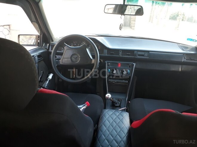 Mercedes E 220 1993, 109,545 km - 1.5 l - Bakı