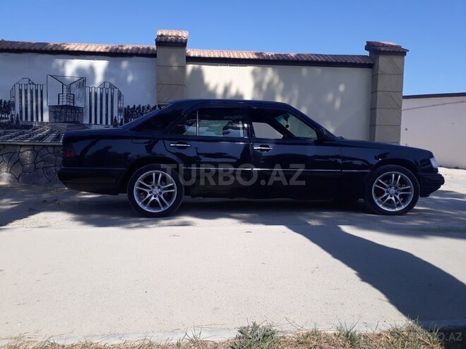 Mercedes E 220 1993, 109,545 km - 1.5 l - Bakı