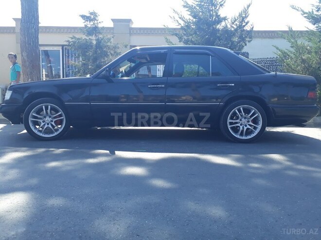 Mercedes E 220 1993, 109,545 km - 1.5 l - Bakı