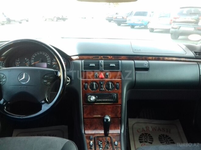 Mercedes E 260 2000, 18,600 km - 2.6 l - Gəncə