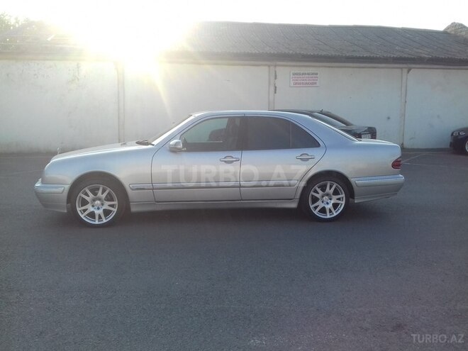 Mercedes E 260 2000, 18,600 km - 2.6 l - Gəncə