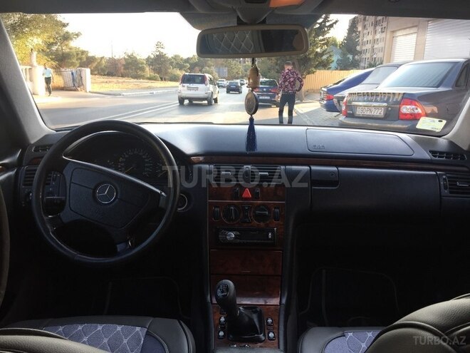 Mercedes E 200 1999, 247,000 km - 2.0 l - Bakı