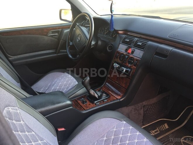 Mercedes E 200 1999, 247,000 km - 2.0 l - Bakı