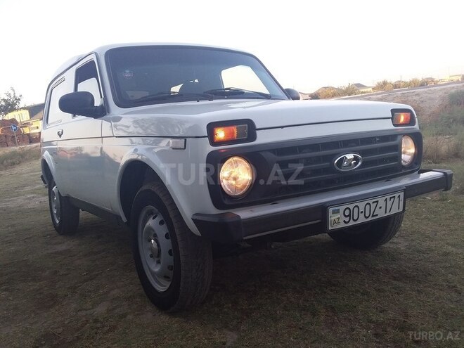 LADA (VAZ) Niva 2005, 180,000 km - 1.7 l - Salyan