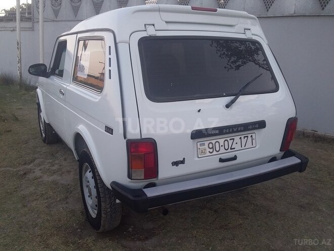 LADA (VAZ) Niva 2005, 180,000 km - 1.7 l - Salyan