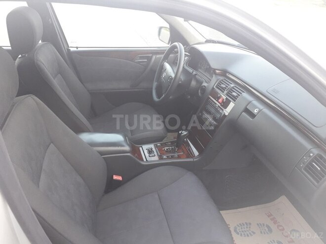 Mercedes E 200 2001, 192,300 km - 2.0 l - Gəncə