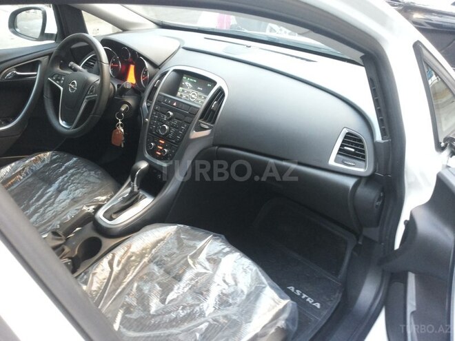 Opel Astra 2013, 24,000 km - 1.4 l - Bakı