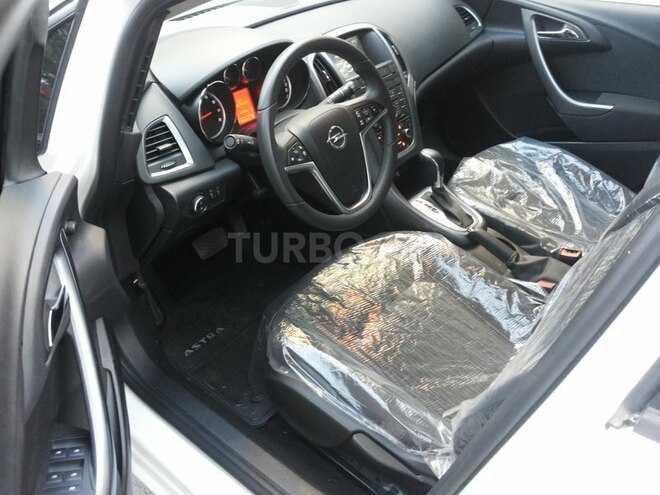 Opel Astra 2013, 24,000 km - 1.4 l - Bakı
