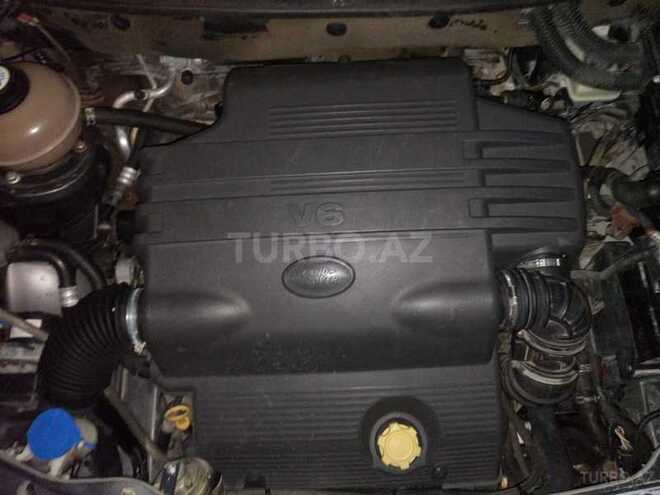 Land Rover Freelander 2002, 288,000 km - 2.5 l - Qax