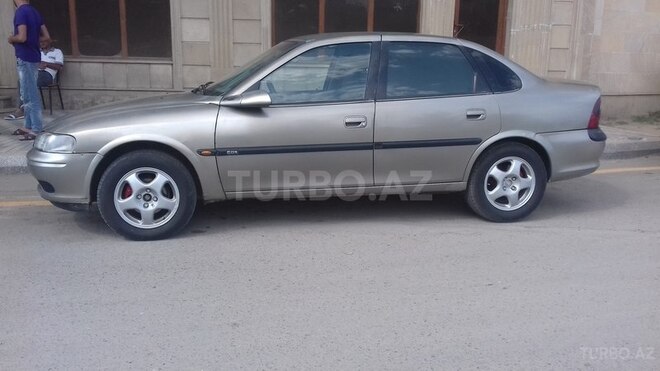 Opel Vectra 1996, 285,000 km - 1.8 l - Qazax