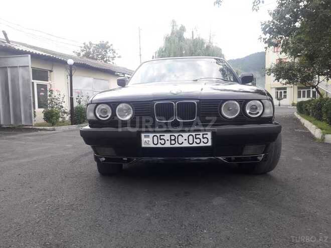 BMW 520 1991, 300,000 km - 0.4 l - Zaqatala