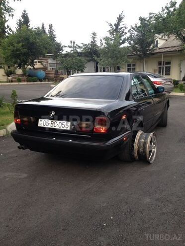 BMW 520 1991, 300,000 km - 0.4 l - Zaqatala