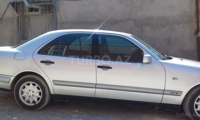 Mercedes E 220 1998, 329,000 km - 2.2 l - Xırdalan