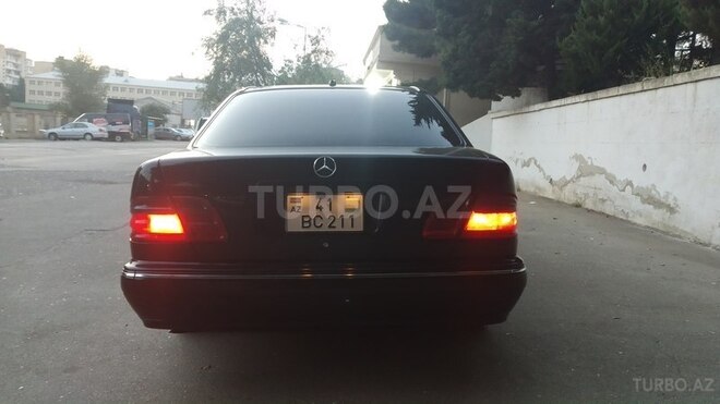 Mercedes E 320 2000, 235,000 km - 3.2 l - Bakı