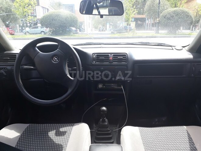 Opel Vectra 1992, 320,000 km - 1.8 l - Sumqayıt