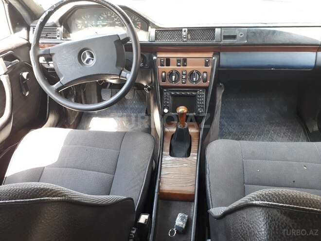 Mercedes E 230 1987, 254,781 km - 2.3 l - Bərdə