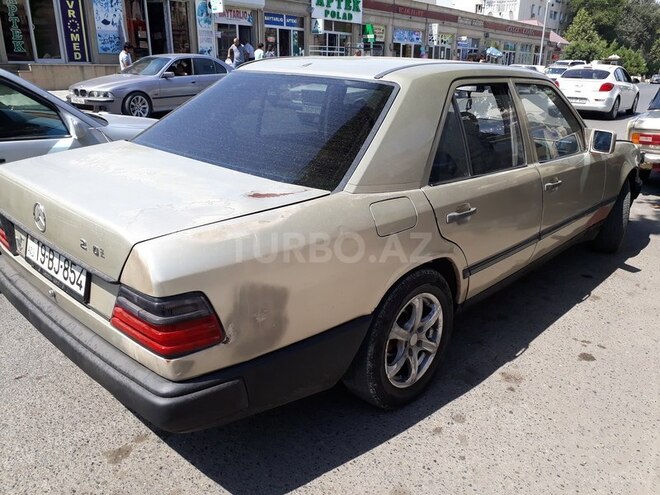Mercedes E 230 1987, 254,781 km - 2.3 l - Bərdə