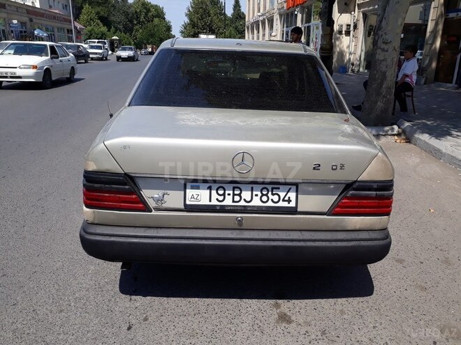 Mercedes E 230 1987, 254,781 km - 2.3 l - Bərdə
