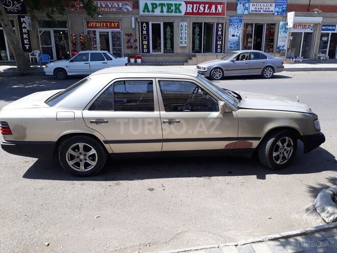 Mercedes E 230 1987, 254,781 km - 2.3 l - Bərdə