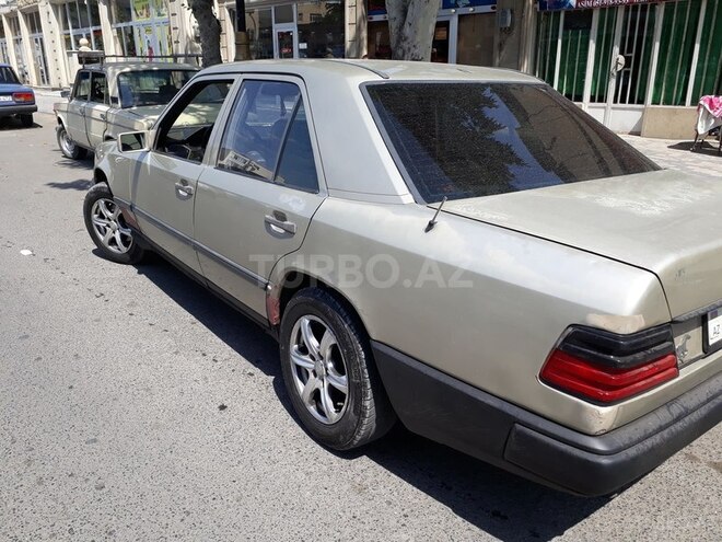 Mercedes E 230 1987, 254,781 km - 2.3 l - Bərdə