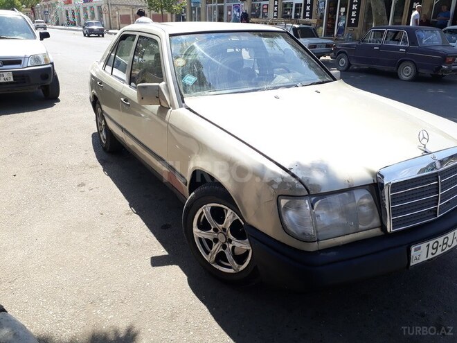 Mercedes E 230 1987, 254,781 km - 2.3 l - Bərdə