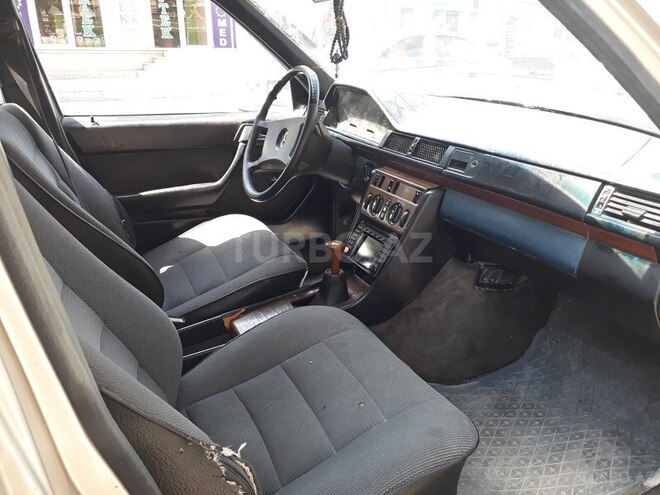 Mercedes E 230 1987, 254,781 km - 2.3 l - Bərdə