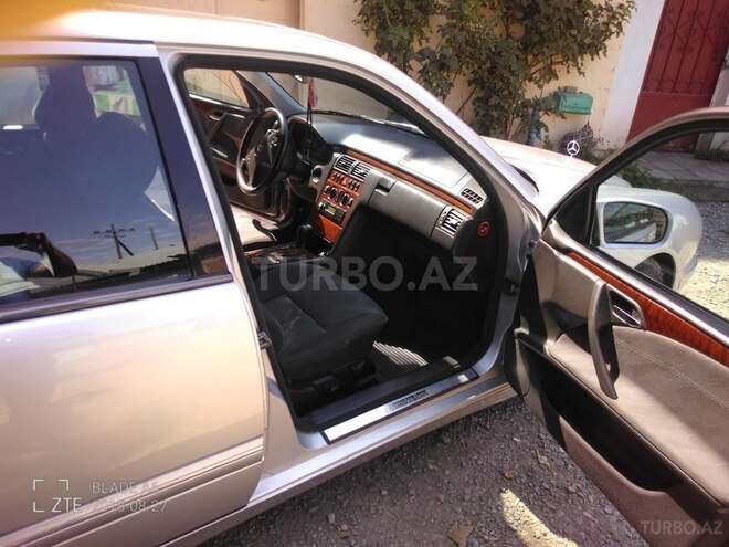 Mercedes E 240 2000, 222,000 km - 0.3 l - Ağstafa