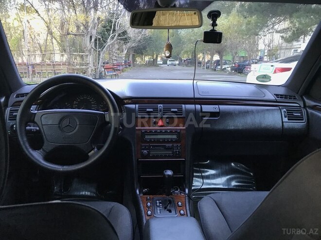 Mercedes E 230 1998, 267,007 km - 2.3 l - Bakı