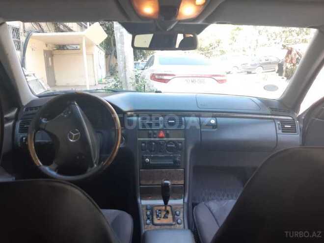 Mercedes E 220 2001, 29,800 km - 2.2 l - Bakı