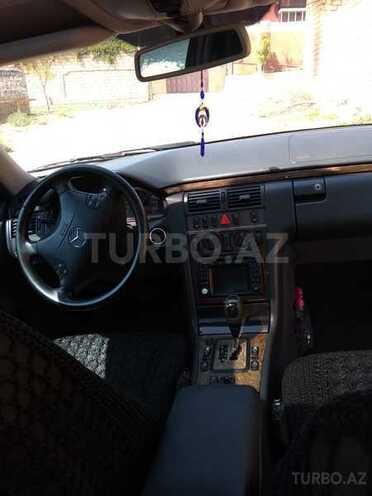 Mercedes E 280 2001, 296,929 km - 2.8 л - Bakı
