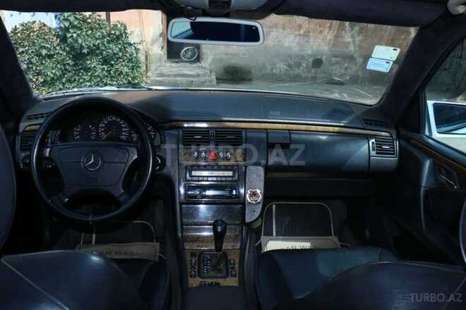 Mercedes E 240 1999, 318,373 km - 2.4 l - Bakı