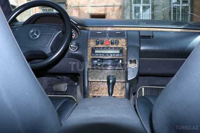 Mercedes E 240 1999, 318,373 km - 2.4 l - Bakı