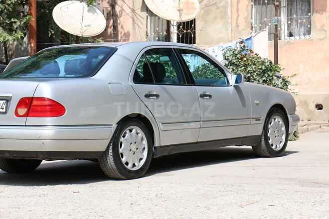 Mercedes E 240 1999, 318,373 km - 2.4 l - Bakı