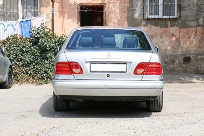 Mercedes E 240 1999, 318,373 km - 2.4 l - Bakı