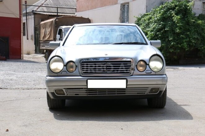 Mercedes E 240 1999, 318,373 km - 2.4 l - Bakı