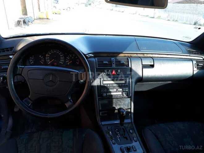 Mercedes E 240 1999, 230,000 km - 2.4 l - Şəmkir