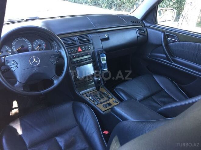 Mercedes E 280 2001, 324,000 km - 2.8 l - Gəncə