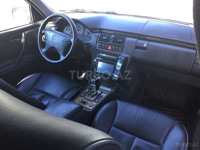 Mercedes E 280 2001, 324,000 km - 2.8 l - Gəncə