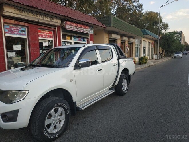 Mitsubishi L200 2011, 365,241 km - 2.5 l - Xırdalan
