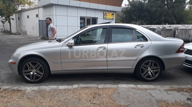 Mercedes C 230 2002, 180,000 km - 2.2 l - Bakı