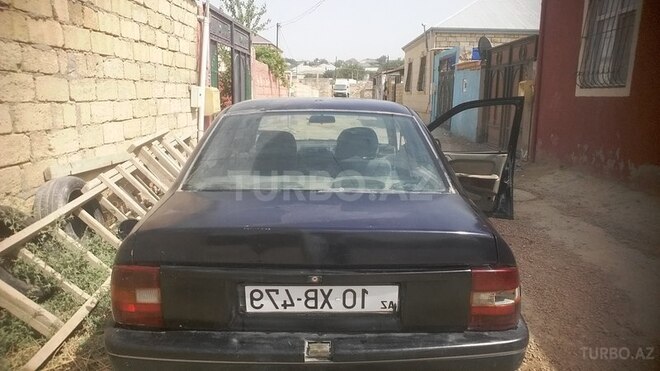 Opel Vectra 1990, 180,000 km - 1.6 l - Bakı