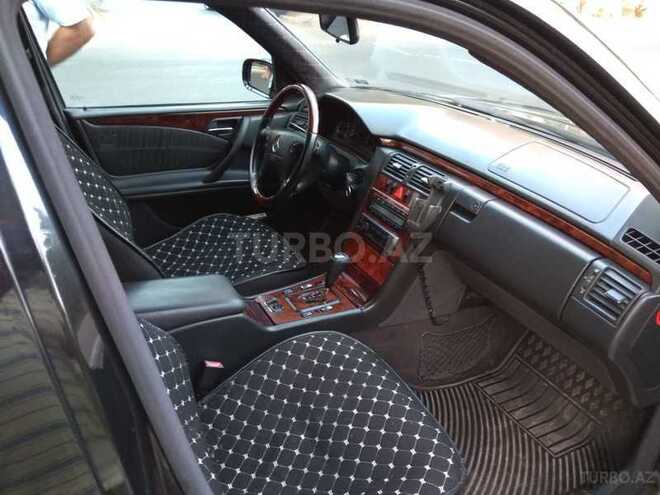 Mercedes E 270 1999, 267,000 km - 2.7 l - Bakı