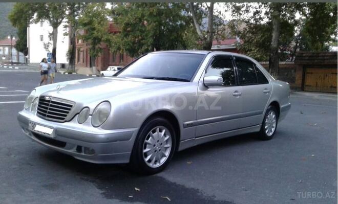 Mercedes E 270 2001, 241,000 km - 2.7 l - Qax